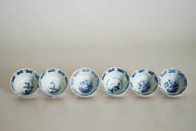 Zes Chinese blauw-witte koppen en schotels met capucijn bruine fondkleur, Kangxi