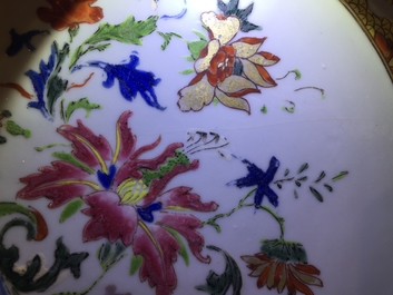 A pair of Chinese export porcelain &ldquo;Pronk-studio&rdquo; plates, Qianlong