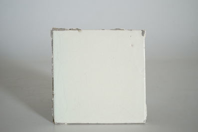Un lot d'environ 350 carreaux en fa&iuml;ence de Delft blanc monochrome, 18&egrave;me