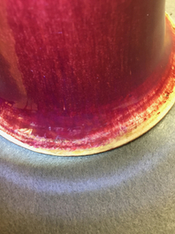 Un vase de forme yuhuchunping en porcelaine de Chine monochrome sang de boeuf, 18/19&egrave;me