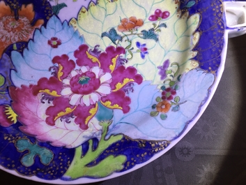 Een paar Chinese famille rose rechaud schotels met tabaksbladeren decor, Qianlong