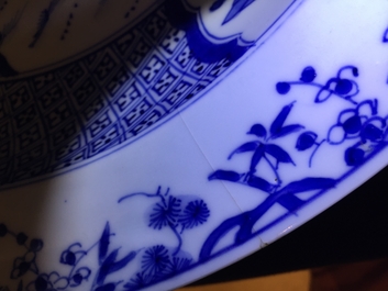 Un plat profond en porcelaine de Chine bleu et blanc &agrave; d&eacute;cor de &quot;La Romance de la chambre de l'ouest&quot;, Yongzheng