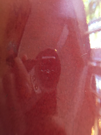 Un vase en porcelaine de Chine sang de boeuf monochrome, 18/19&egrave;me