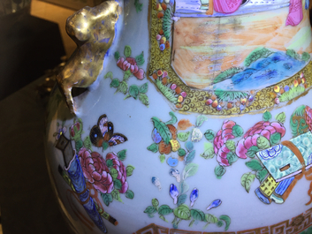 Une paire de vases en porcelaine de Chine famille rose sur fond c&eacute;ladon, Canton, 19&egrave;me
