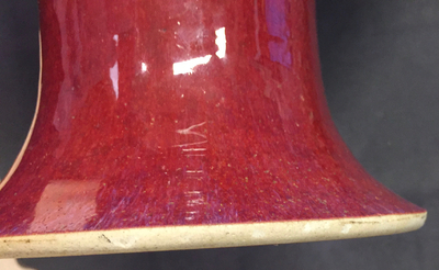 Een Chinese monochrome sang de boeuf vaas en een bronzen wierookbrander, 19e eeuw