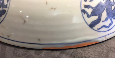 A blue and white Chinese kraak porcelain plate with horses, Ming, Wanli