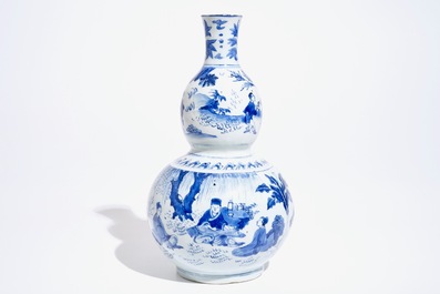 Un vase de forme double gourde en porcelaine de Chine bleu et blanc, Transition