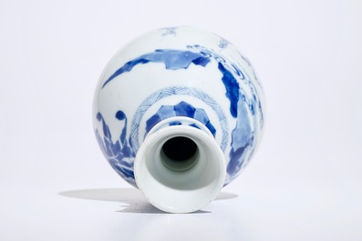 A Chinese blue and white vase or huqqa base, Kangxi