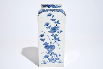 A Japanese Arita blue and white square canister in Kakiemon style, 17/18th C.