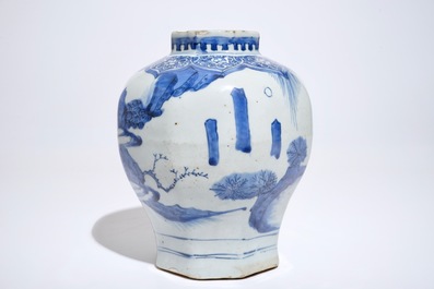 Een Chinese blauwwitte octagonale balustervaas, Transitie periode