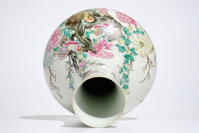A fine Chinese famille rose vase with birds, flowers and butterflies, 19/20th C.