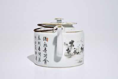 Een Chinese qianjiang cai theepot, Tongzhi merk, 19/20e eeuw