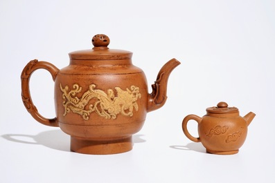 Twee Chinese Yixing theepotten met reli&euml;fdecor, Kangxi en later