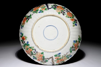 A Chinese verte-Imari lobed dish for the Japanese market, Kangxi