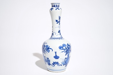 A Chinese blue and white garlic-head bottle vase, Kangxi