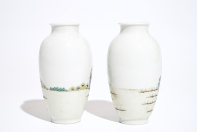 Twee Chinese polychrome vaasjes, Qianlong merk, 20e eeuw