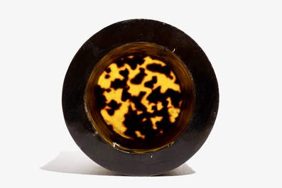 A Chinese reticulated double-walled tortoise shell brush pot, 18/19th C.