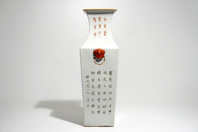 Un grand vase de forme carr&eacute;e en porcelaine de Chine famille rose , 19/20&egrave;me