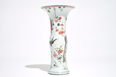 Un vase de forme yenyen en porcelaine de Chine famille rose, Yongzheng/Qianlong