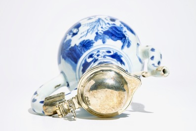 Een Chinese blauwwitte kan met zilveren montuur, Transitie periode