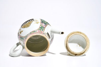 Une th&eacute;i&egrave;re couverte en porcelaine de Chine famille rose aux m&eacute;daillons en grisaille et dor&eacute;, Yongzheng