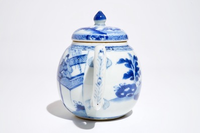 Een Chinese blauwwitte theepot met sc&egrave;ne uit &quot;De Romance van de Westelijke Kamer&quot;, Yongzheng