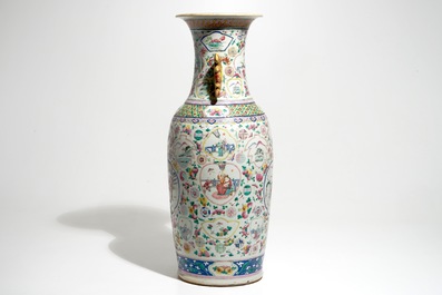 Un grand vase en porcelaine de Chine famille rose &agrave; d&eacute;cor d'un &eacute;l&eacute;phant, 19&egrave;me