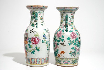 Deux vases en porcelaine de Chine famille rose aux oiseaux, 19&egrave;me