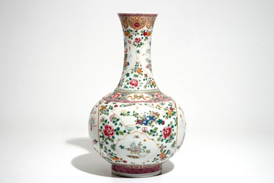 Een Chinese famille rose flesvormige vaas, Guangxu merk, 20e eeuw