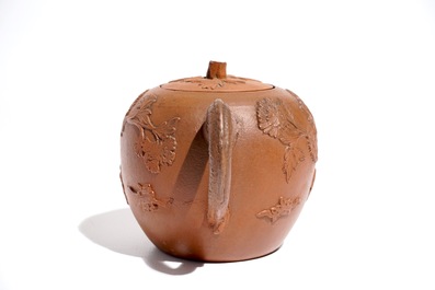 Een Chinese Yixing steengoed theepot met reli&euml;fdecor, Kangxi