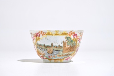 Une tasse et soucoupe en porcelaine de Chine famille rose &agrave; d&eacute;cor de Pierre Ier le Grand, Qianlong