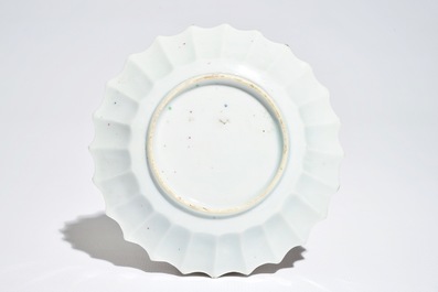 Une tasse et soucoupe polylob&eacute;e en porcelaine de Chine famille rose, Yongzheng