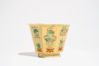 Une tasse et soucoupe en porcelaine de Chine famille verte sur fond caf&eacute; au lait, Kangxi