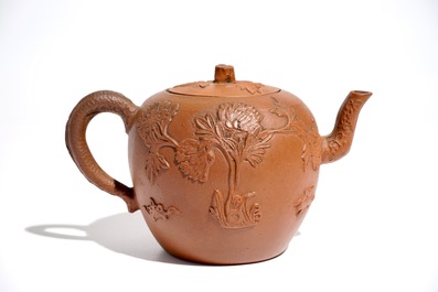 Een Chinese Yixing steengoed theepot met reli&euml;fdecor, Kangxi