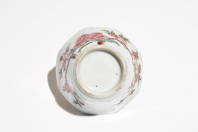 Une tasse et soucoupe en porcelaine de Chine famille rose &agrave; d&eacute;cor floral, Yongzheng/Qianlong