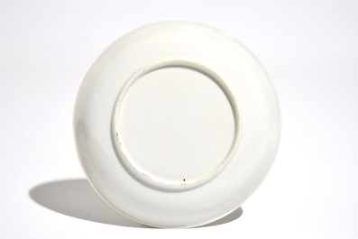 Une tasse et soucoupe en porcelaine de Chine grisaille, Yongzheng
