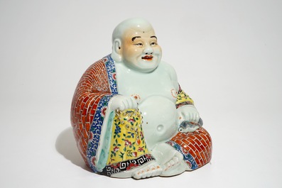 A Chinese famille rose model of Buddha, marked Wan Tong Shun Zao, Republic, 20th C.
