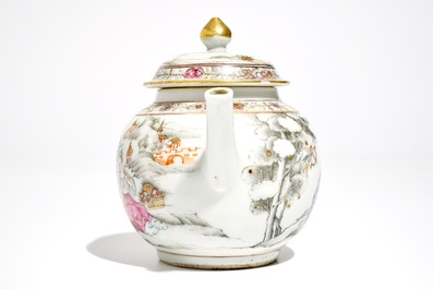 Une th&eacute;i&egrave;re sur pr&eacute;sentoir en porcelaine de Chine famille rose, Qianlong