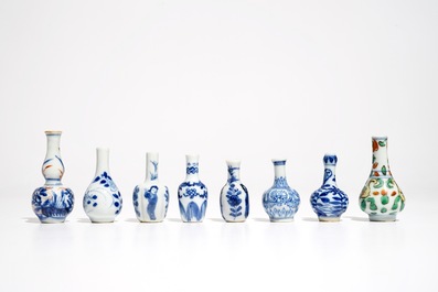 Huit vases miniatures en porcelaine de Chine, Kangxi