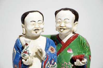 Deux groupes en porcelaine de Chine famille rose des fr&egrave;res Hehe Er Xian, 19/20&egrave;me