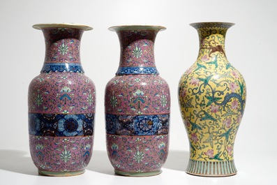 Une paire de vases en porcelaine de Chine famille rose et un vase aux dragons sur fond jaune, 19/20&egrave;me