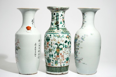 Trois grands vases en porcelaine de Chine famille verte et rose, 19/20&egrave;me