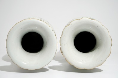 Une paire de grands vases en porcelaine de Chine qianjiang cai, 19/20&egrave;me