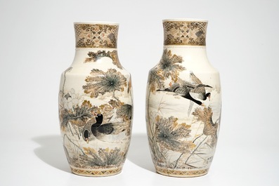 A pair of fine Japanese Yokohama Satsuma vases with ducks near a lotus pond, Meiji, 19th C.