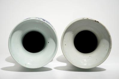 Deux vases en porcelaine de Chine &agrave; d&eacute;cor bleu et blanc sur fond c&eacute;ladon, 19&egrave;me