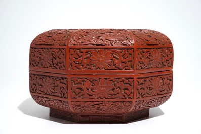 A Chinese octagonal cinnabar lacquer box and cover with dragons, Qianlong mark, 19/20th C.