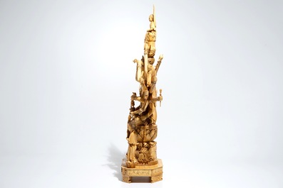 Un grand mod&egrave;le de la Guanyin &agrave; 1000 bras en ivoire sculpt&eacute;, Chine, 19&egrave;me