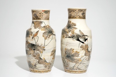 A pair of fine Japanese Yokohama Satsuma vases with ducks near a lotus pond, Meiji, 19th C.