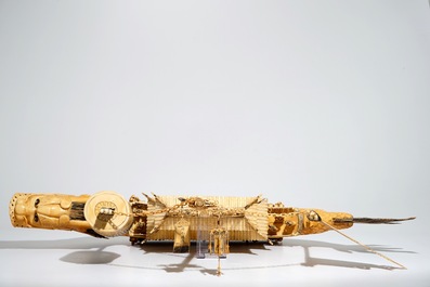 Een grote Chinese ivoren drakenboot, 19e eeuw