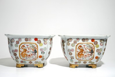 A pair of large Chinese famille rose jardinieres, 20th C.